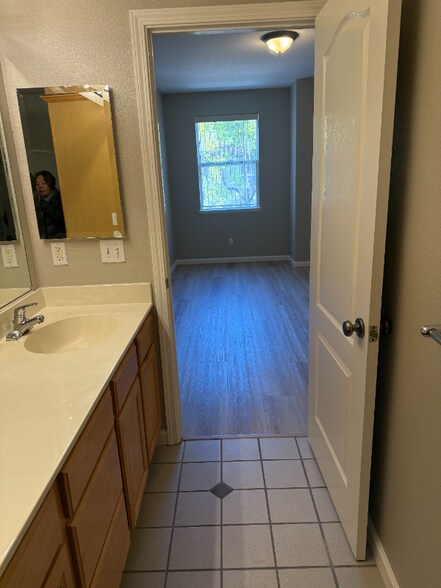 Building Photo - 600 Moraga Rd