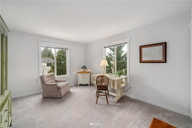 Building Photo - Spacious 5-Bedroom Home with Backyard Oasi...
