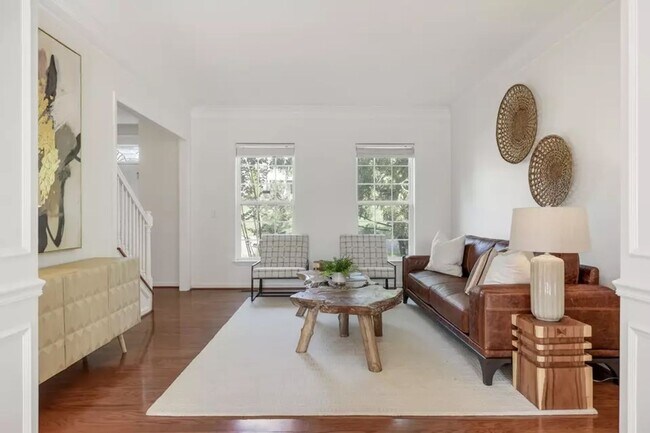 Building Photo - Executive 5BR / 4.5BA Rental In Bellevue