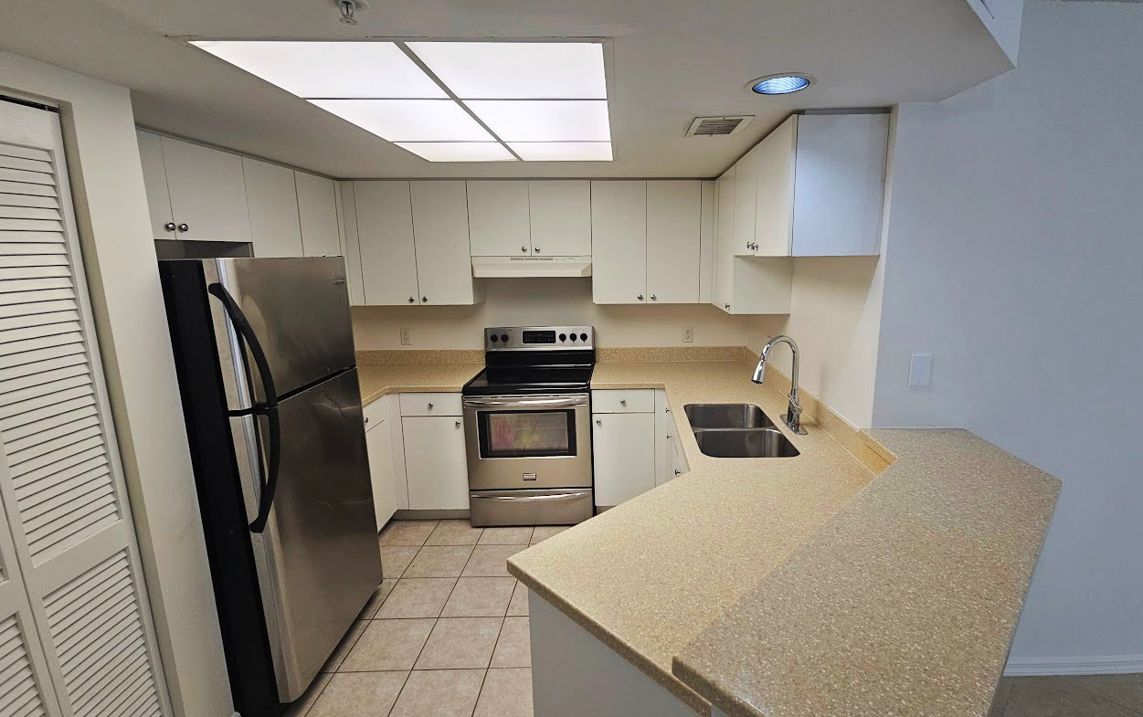 Kitchen - 2033 SE 10th Ave