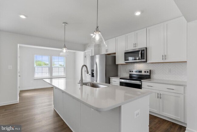 Building Photo - 233 Clifton Mnr