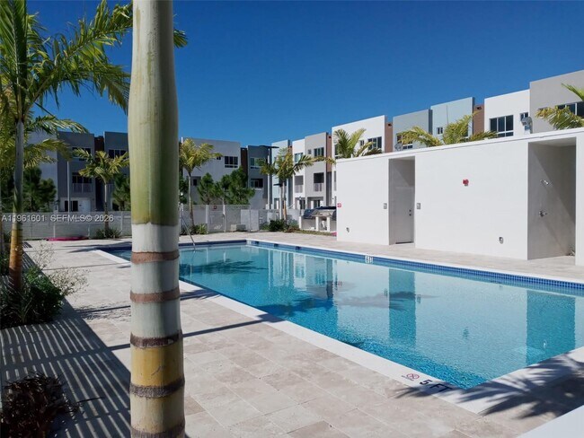 Building Photo - 2555 NE 193rd St