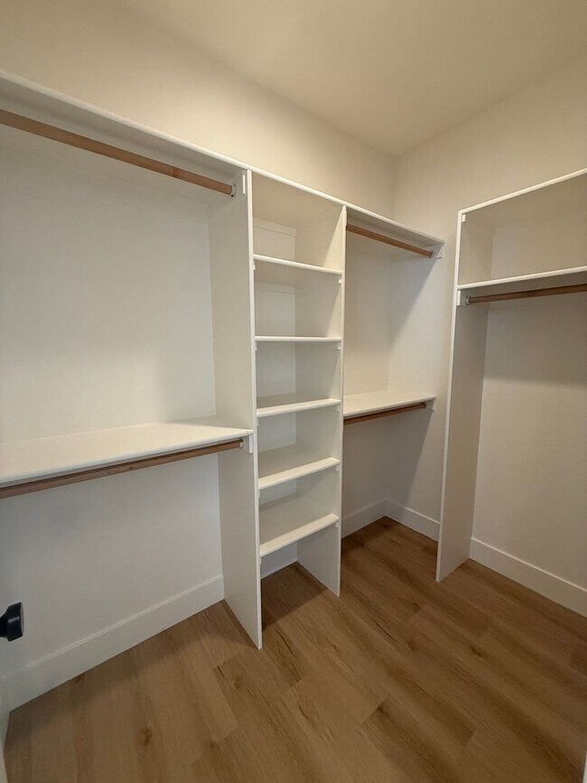 Building Photo - 8461001/85