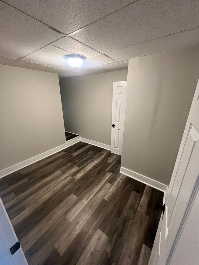 Building Photo - Beautiful, remodeled house nice close to e...