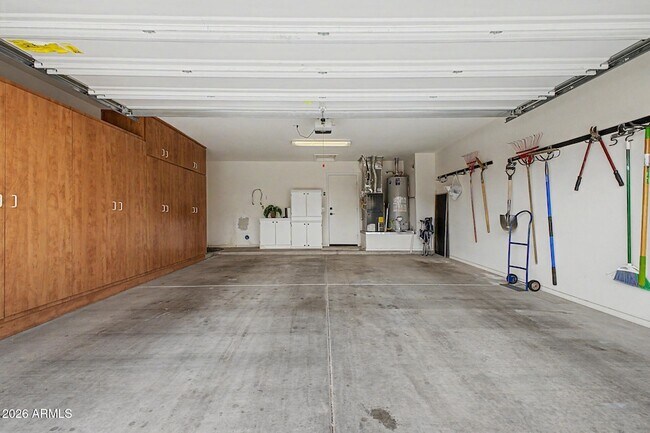 Building Photo - 16110 W Vale Dr
