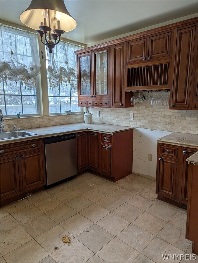 Building Photo - 5722 Buffalo Ave