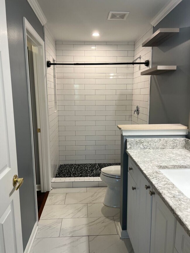 Building Photo - Beautifully Updated Brighton Bay Villa