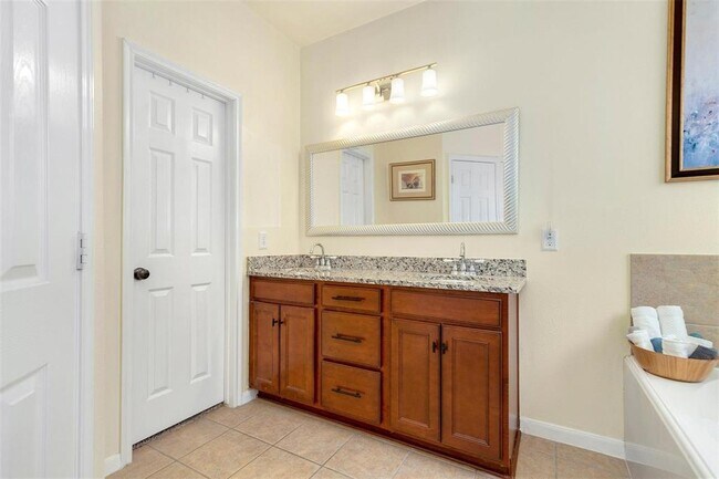 Building Photo - 21731 Sierra Long Dr