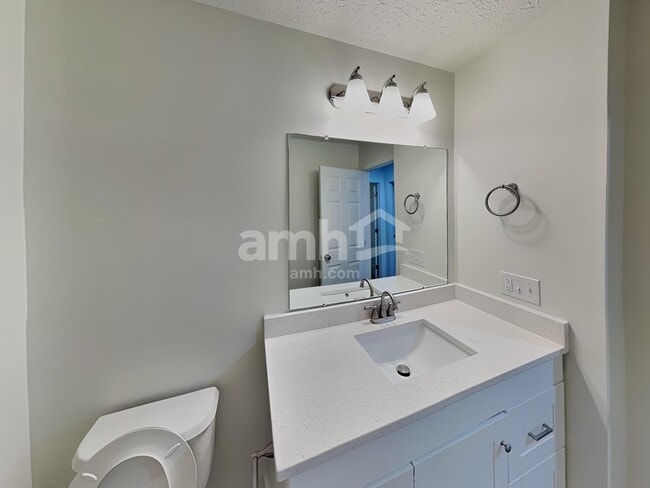 Building Photo - 912 Wallace Dr