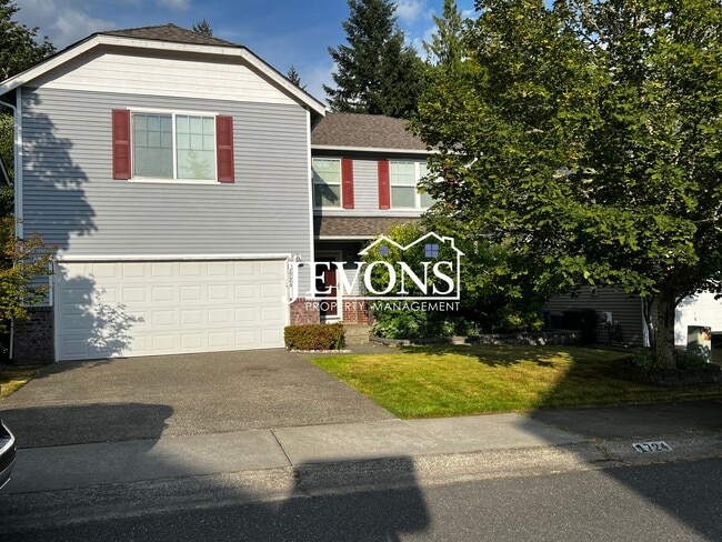 Building Photo - Spacious home with A/C, full kitchen, and ...