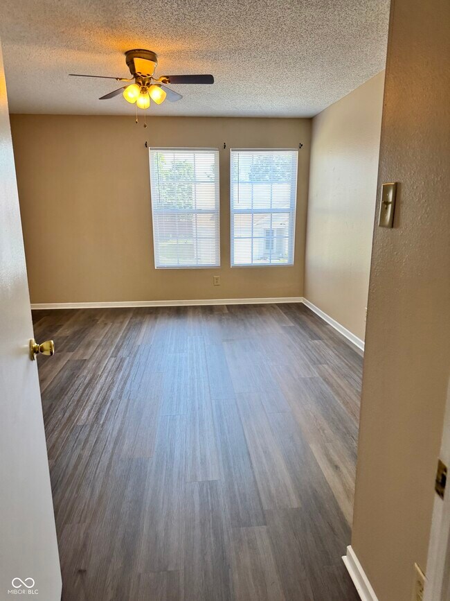 Building Photo - 10797 Miller Dr