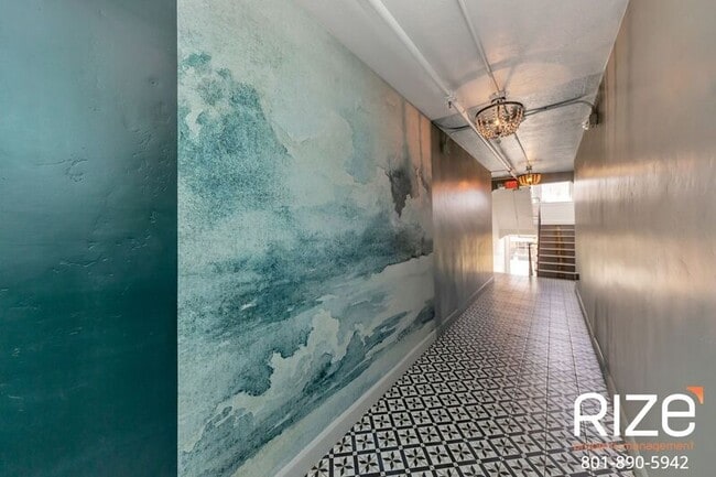 Building Photo - 521 S 500 E