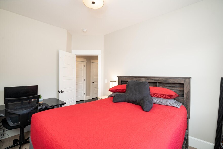 Bedroom 2 - 2421 Lasso Ave