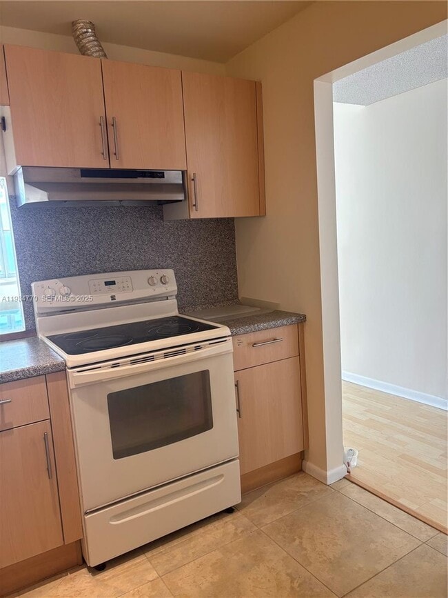 Building Photo - 1825 S Ocean Dr