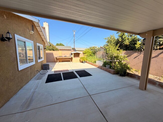 Building Photo - Unbelievable 4 Bed, 4 Bath House For Rent In Buena Park-Must See To Appreciate!