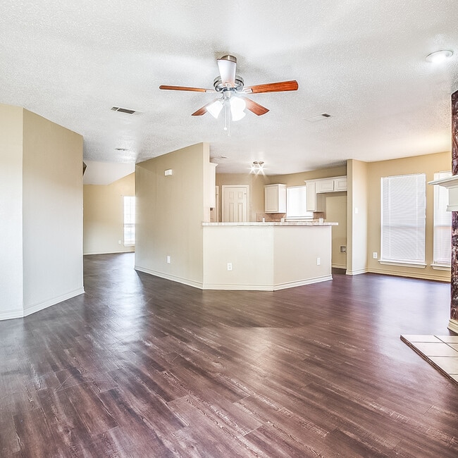 Building Photo - 8040 Texridge Dr