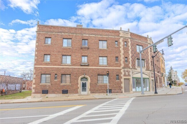 Building Photo - 530 Main St