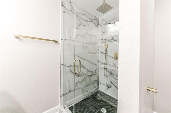 Building Photo - 5763 Easthampton Dr