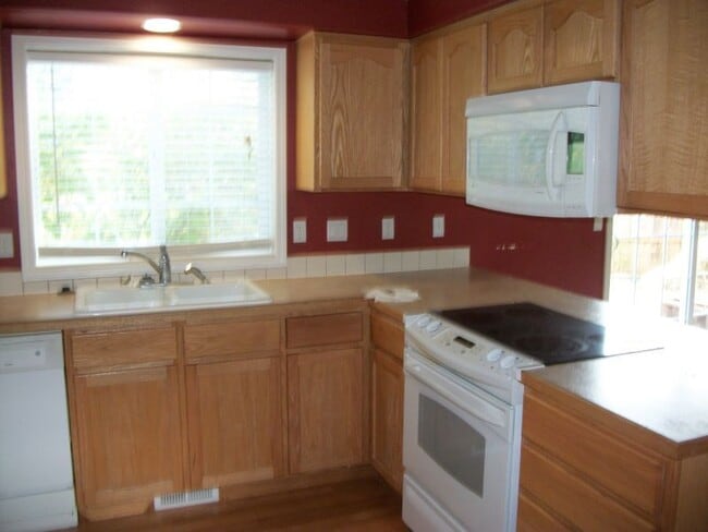 Building Photo - 2187 NE Grandhavens Ct.