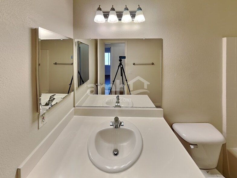 Building Photo - 6208 Morning Wing Dr