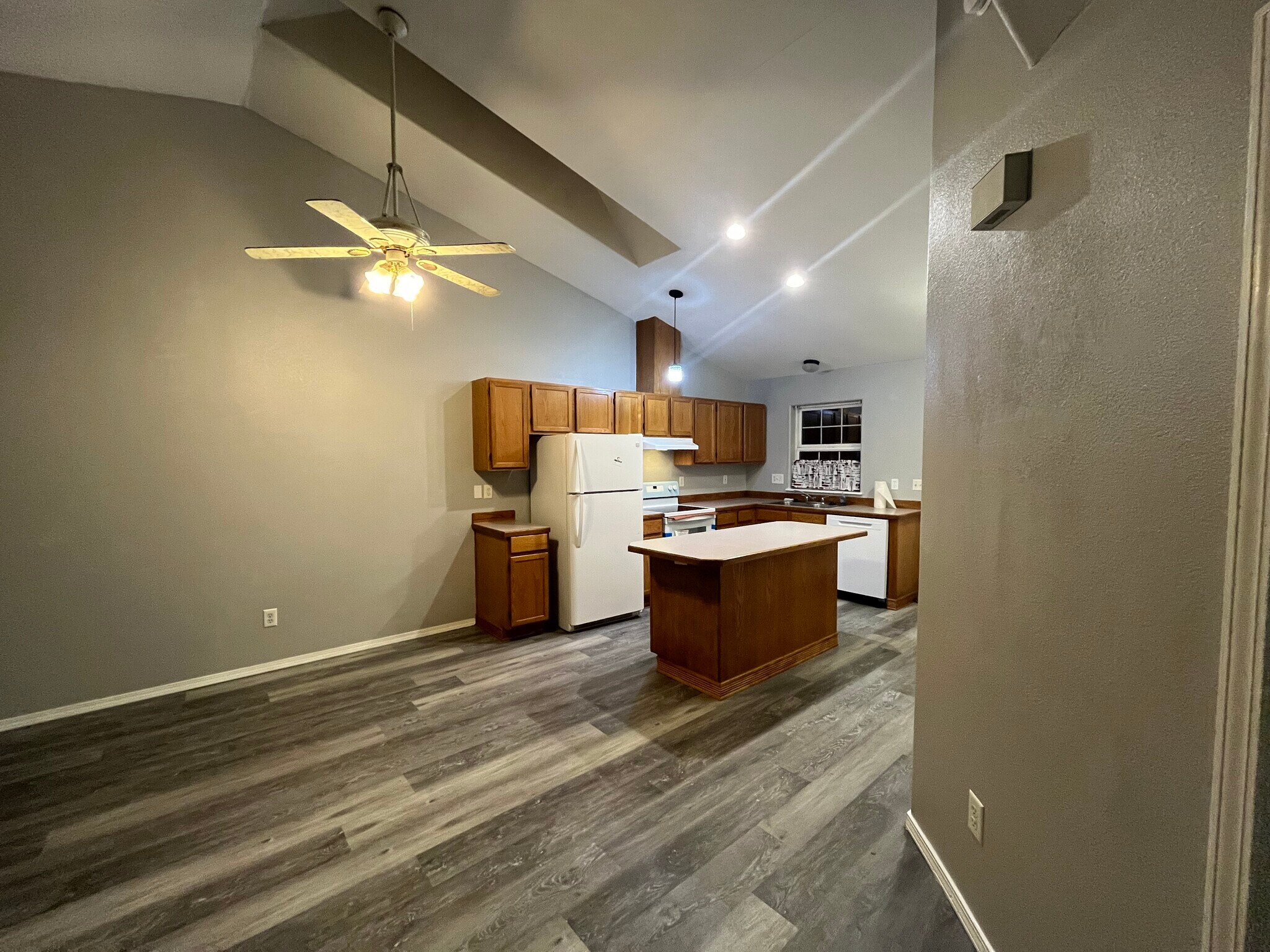 Building Photo - 222 Chapman Ln