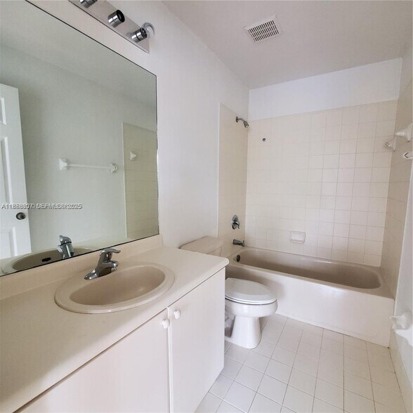 Building Photo - 2621 SE 15th Pl