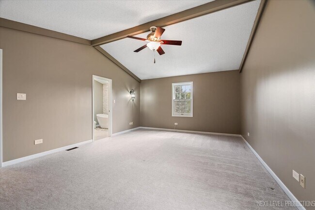 Building Photo - 2802 Wedgewood Dr