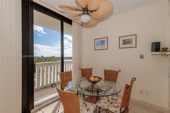 Building Photo - 2000 Island Blvd