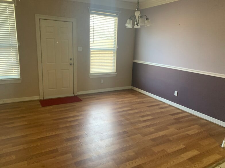 Building Photo - 10330 Panther Point Dr