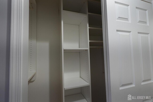 Building Photo - 421 Waterford Dr