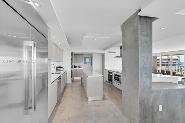 Building Photo - 2 Grove Isle Dr