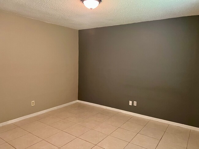 Building Photo - 3033 SW Collings Dr