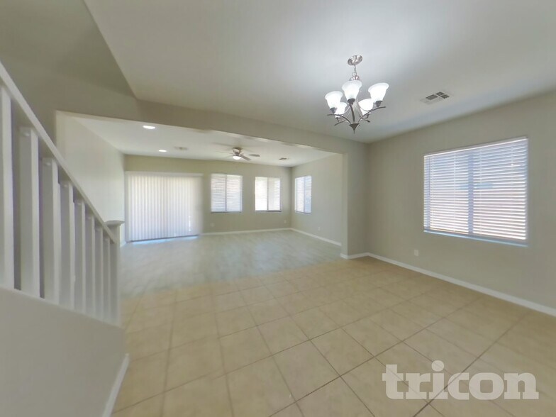 Building Photo - 819 W Dana Dr