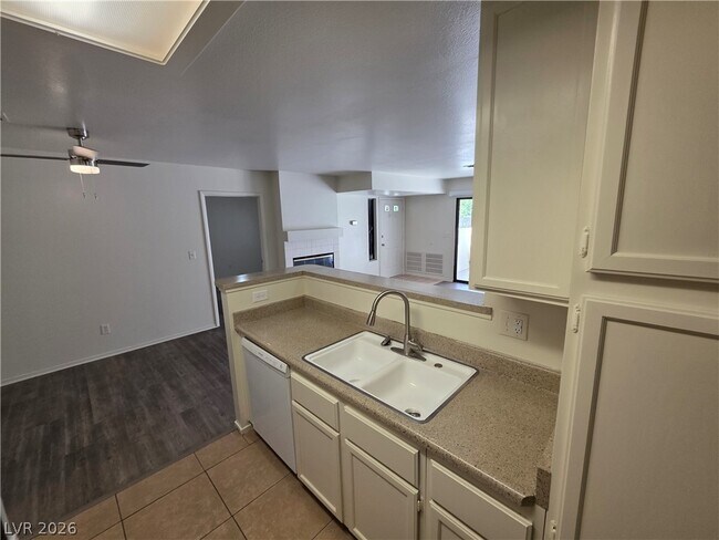 Building Photo - 4865 S Torrey Pines Dr