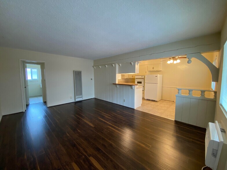 Unit 19 - 1 bedroom (2nd floor) - 20336 Cohasset St