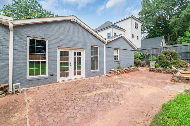 Building Photo - Space to Live, Room to Dream, 4BR/2BA with flex space, office, 2 car dettached garage and ample p...