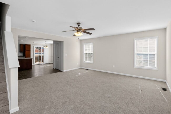 Building Photo - Welcome to a gorgeous end unit townhouse, located in the Heather Hills community.