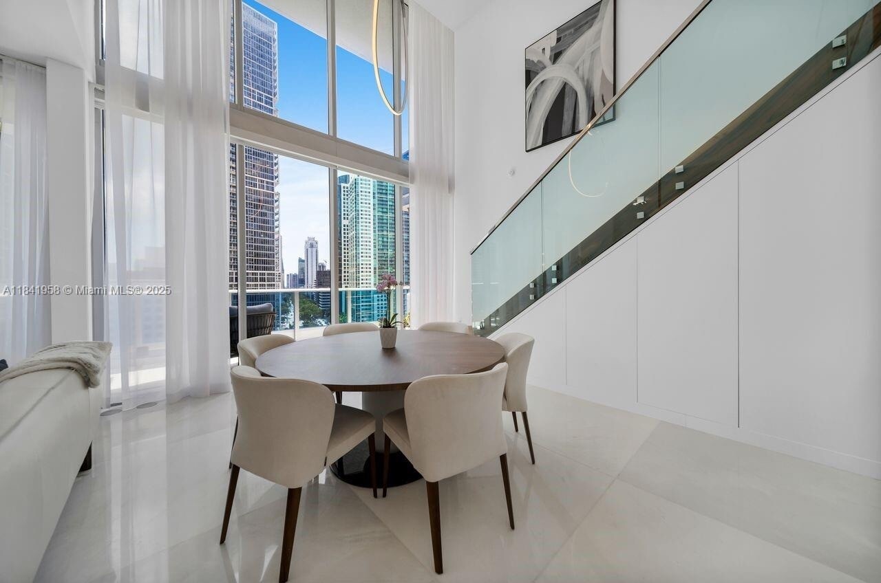 Building Photo - 200 Biscayne Boulevard Way