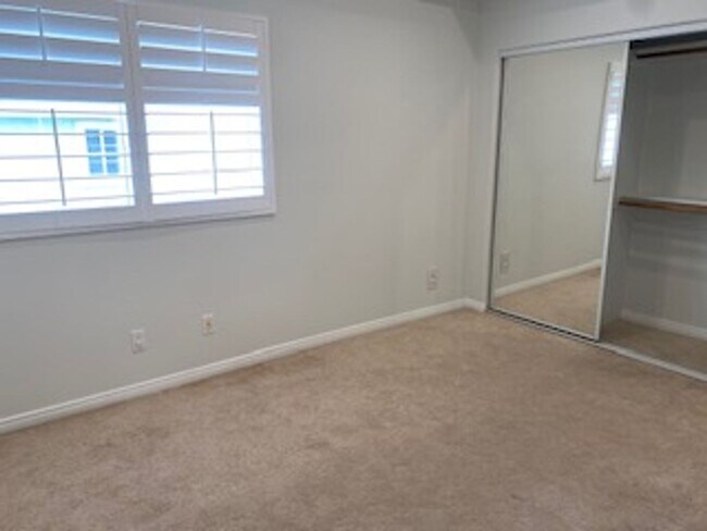 Building Photo - Beautiful Detached 4 bedroom, 2.5 Bath Tow...