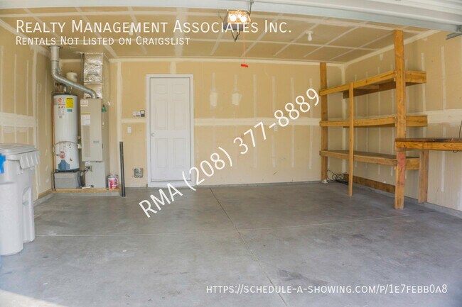 Building Photo - 822 S Chestnut St