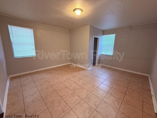 Building Photo - 1454 Delano Ave
