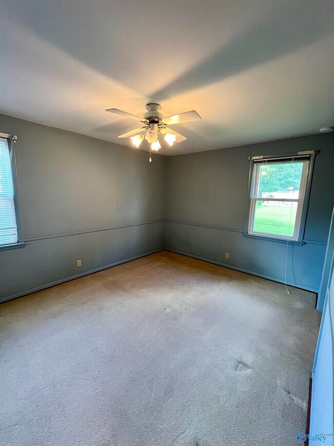 Building Photo - 415 Harolds Dr NW