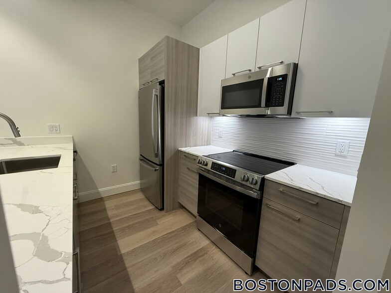 Building Photo - 1079 Commonwealth Ave