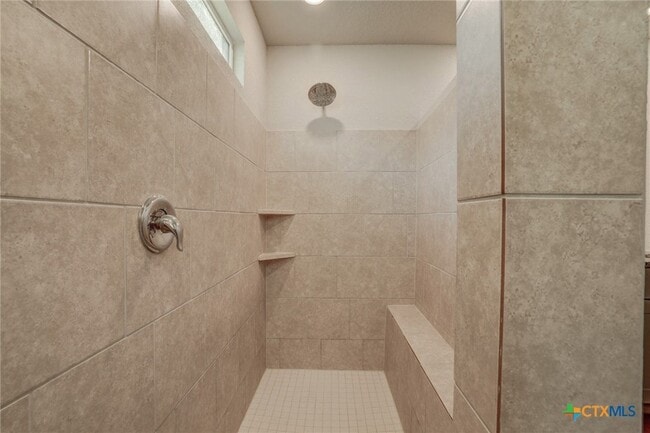 Building Photo - 1945 Redstart