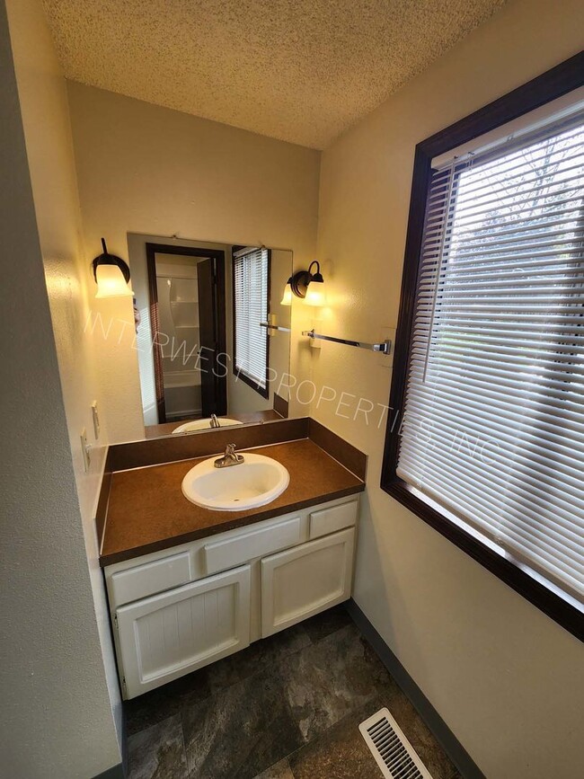 Building Photo - ***1ST MONTH'S RENT FREE PROMO***3 Bd that...