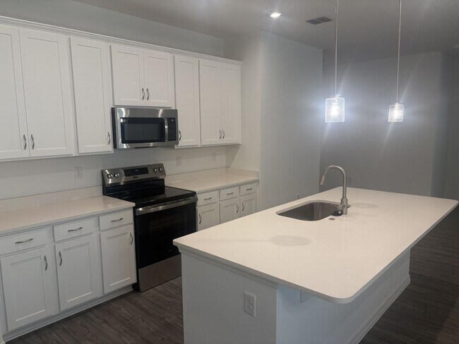 Building Photo - New construction!!