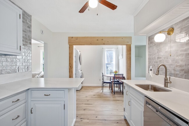 Building Photo - 34 Livingston St