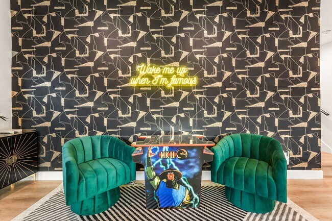 Building Photo - 1400 N Orange Dr