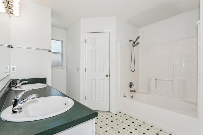 Building Photo - 9523 Parker Pl Dr
