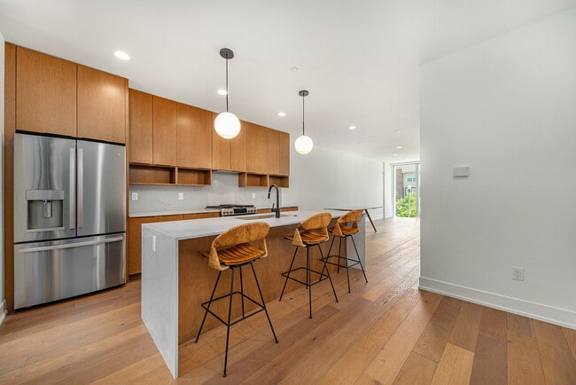 Building Photo - 2805 Brush St